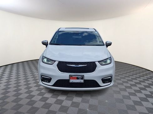 Used 2023 Chrysler Pacifica Limited FWD image 3