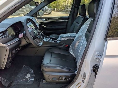 New 2026 Jeep Grand Cherokee L Limited AWD/4WD image 9