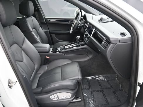 Certified 2023 Porsche Macan S AWD/4WD image 30