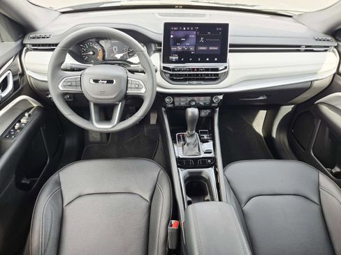 Used 2025 Jeep Compass Limited image 10