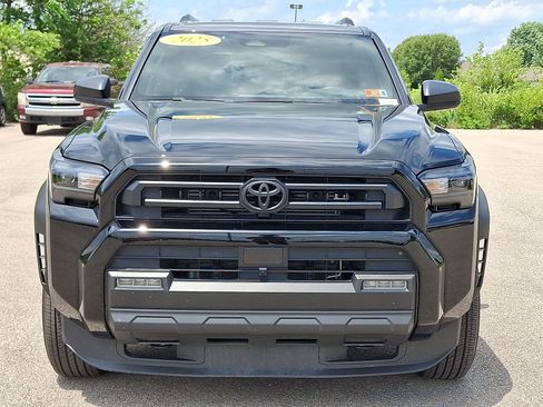 Used 2025 Toyota 4Runner SR5 AWD/4WD image 28