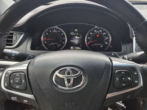 Used 2016 Toyota Camry SE w/ Moonroof Package FWD image 10