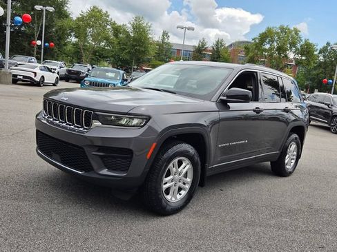 Used 2022 Jeep Grand Cherokee Laredo w/ Luxury Tech Group I RWD image 4