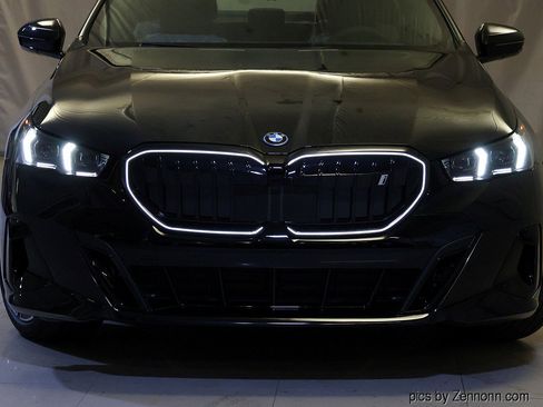 New 2026 BMW i5 eDrive40 w/ M Sport Package AWD/4WD image 6