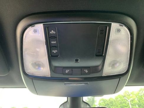 Used 2022 Dodge Durango SXT w/ Blacktop Package AWD/4WD image 33