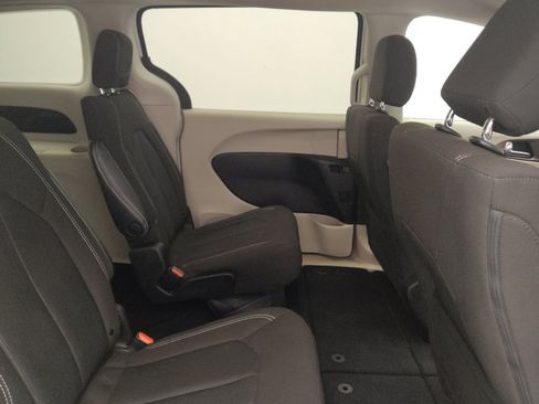 Used 2023 Chrysler Voyager LX FWD image 19