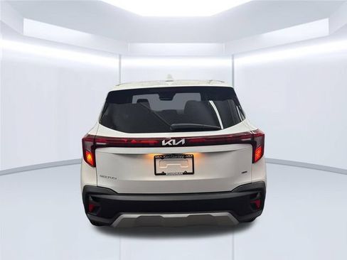 Certified 2024 Kia Seltos LX AWD/4WD image 7
