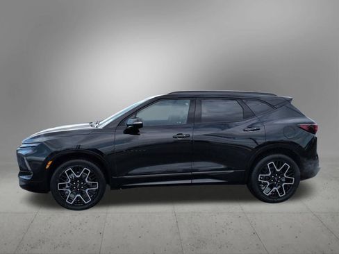 Used 2023 Chevrolet Blazer RS w/ Driver Confidence II Package FWD image 3