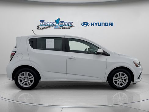 Used 2020 Chevrolet Sonic LT image 9