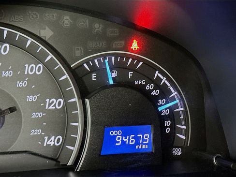 Used 2013 Toyota Camry LE image 18