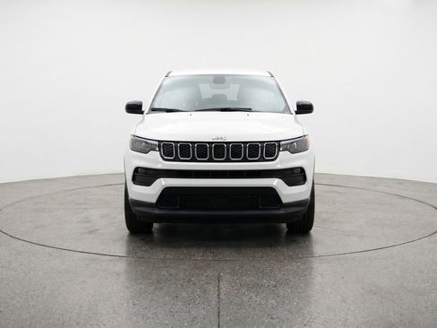 Used 2025 Jeep Compass Latitude AWD/4WD image 2