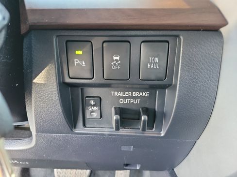 Used 2018 Toyota Tundra Limited image 16