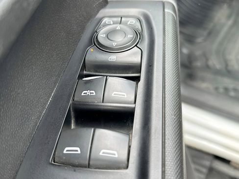 Used 2019 GMC Sierra 1500 4x4 Crew Cab w/ Convenience Package image 18