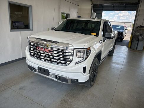 Used 2022 GMC Sierra 1500 Denali w/ Denali Reserve Package AWD/4WD image 1