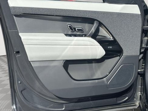 Used 2025 Land Rover Range Rover Sport SE image 21