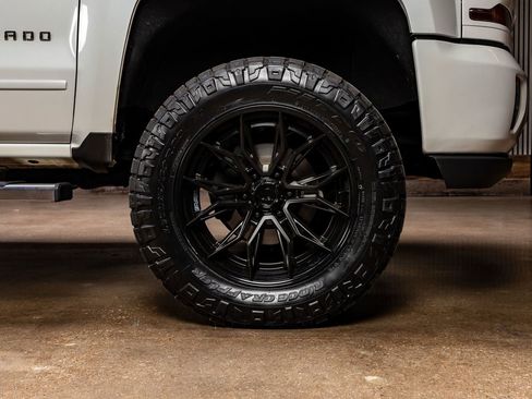 Used 2018 Chevrolet Silverado 1500 LT w/ All Star Edition image 12