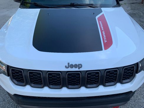 Used 2025 Jeep Compass Trailhawk AWD/4WD image 28