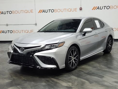 Used 2022 Toyota Camry SE image 5
