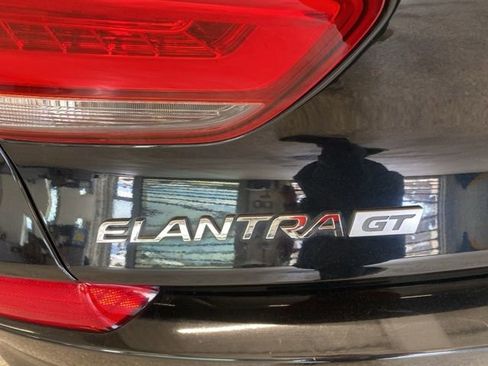 Used 2018 Hyundai Elantra GT Sport w/ Sport Tech Package 04 FWD image 8