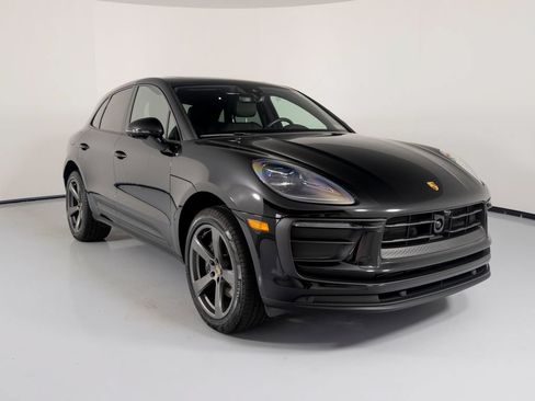 Certified 2026 Porsche Macan AWD/4WD image 13
