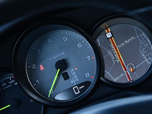 Used 2016 Porsche Panamera S image 24