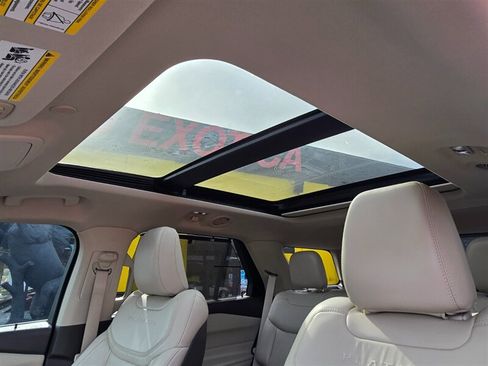 Used 2020 Ford Explorer Platinum w/ Premium Technology Package AWD/4WD image 23