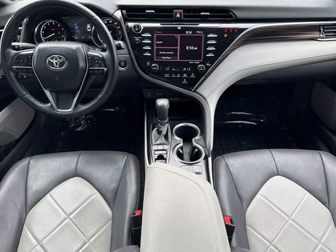 Used 2018 Toyota Camry XLE w/ Audio Package FWD image 3