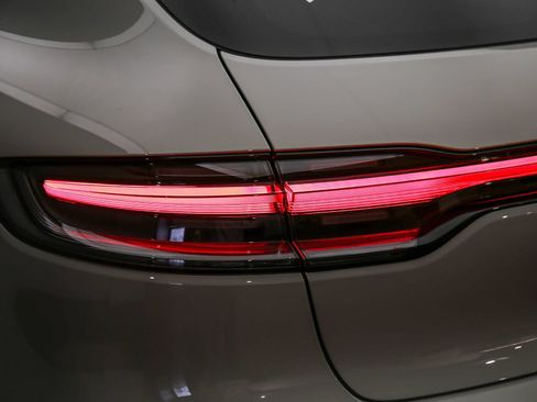 Certified 2026 Porsche Macan AWD/4WD image 15