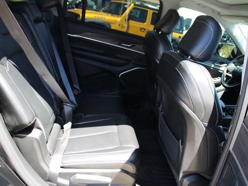 Used 2022 Jeep Grand Cherokee L Limited AWD/4WD image 12