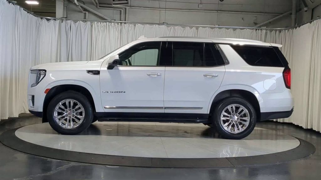 Used 2023 GMC Yukon SLT w/ SLT Premium Package AWD/4WD image 6