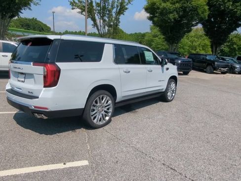 Used 2026 GMC Yukon XL Denali w/ Denali Reserve Package AWD/4WD image 8