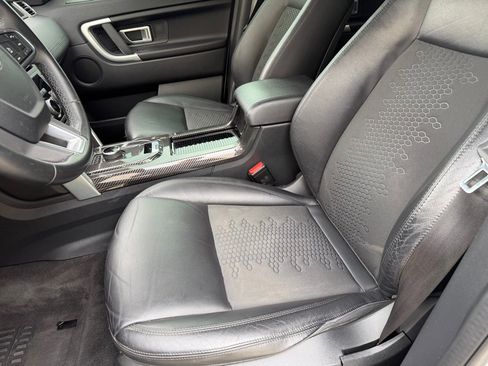 Used 2019 Land Rover Discovery Sport SE image 13