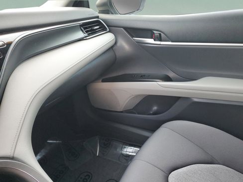 Used 2023 Toyota Camry LE image 27