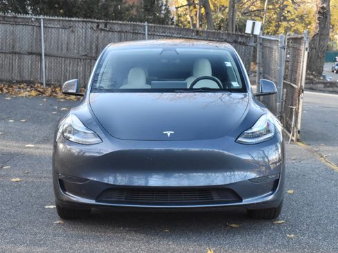 Used 2021 Tesla Model Y Long Range image 14