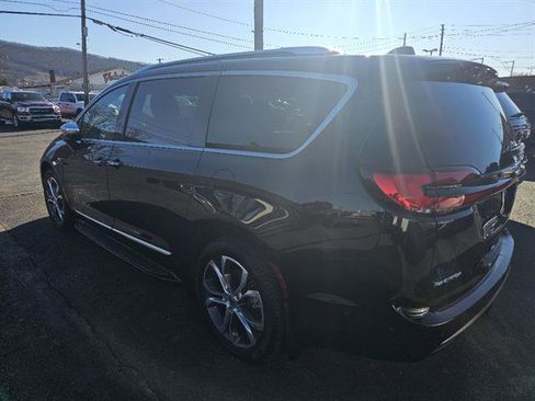 Used 2024 Chrysler Pacifica Pinnacle w/ Trailer Tow Group image 6