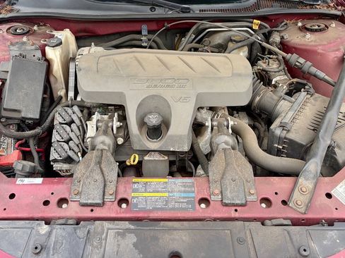 Used 2006 Pontiac Grand Prix w/ Sun And Sound Package FWD image 18
