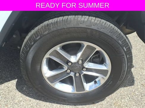Used 2022 Jeep Wrangler Unlimited Sahara AWD/4WD image 12