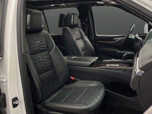 Used 2023 Cadillac Escalade ESV Sport Platinum w/ LPO, ONYX Package AWD/4WD image 23