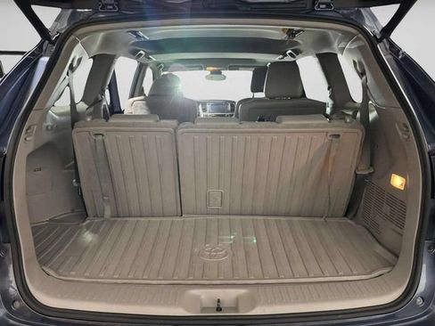 Used 2019 Toyota Highlander XLE AWD/4WD image 33