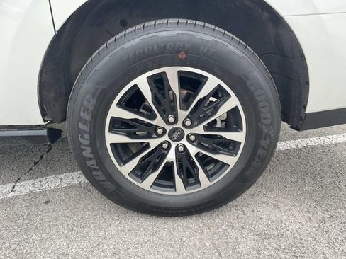 Used 2025 Ford Expedition Max Platinum image 11