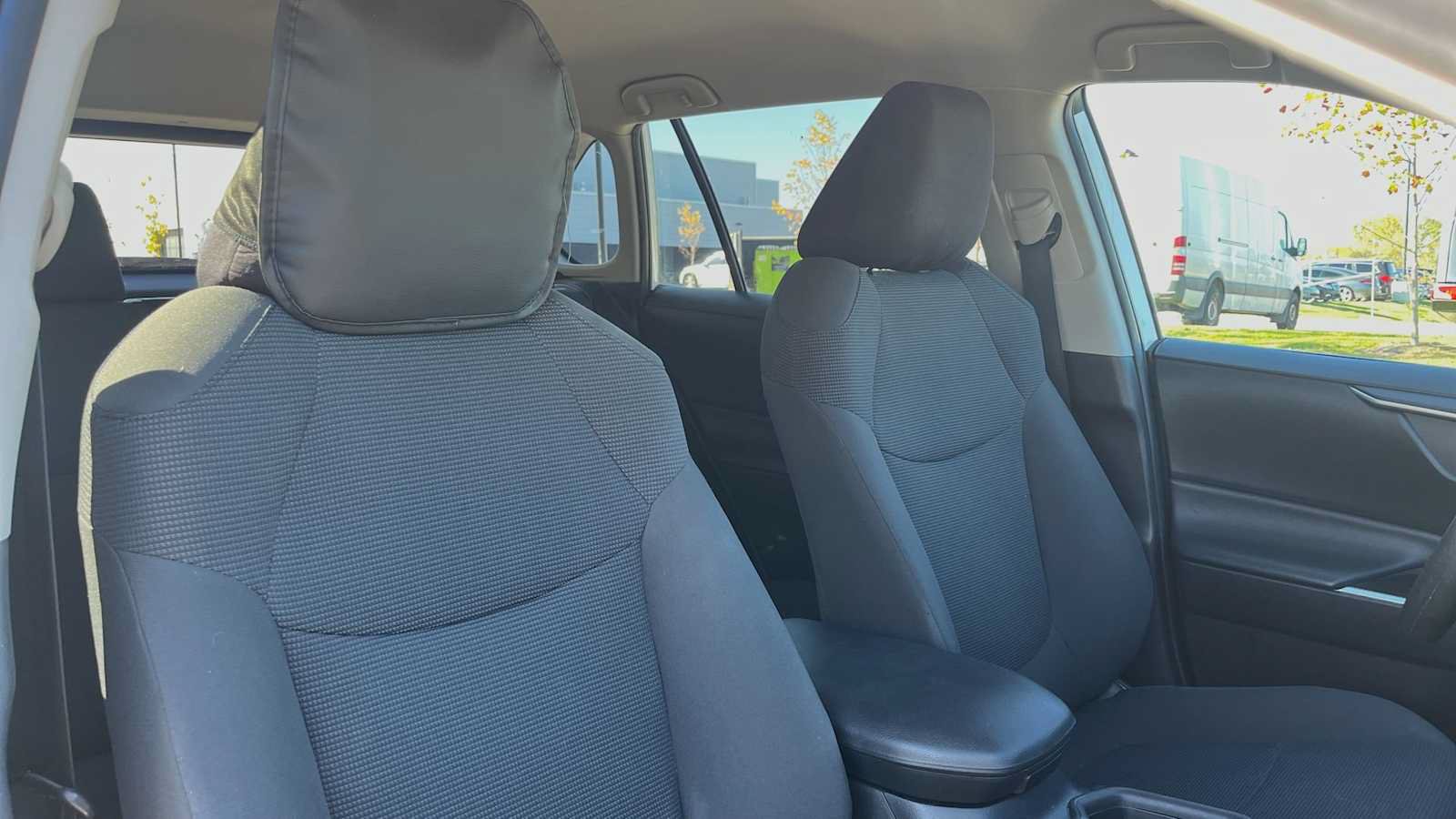 Used 2019 Toyota RAV4 LE FWD image 35