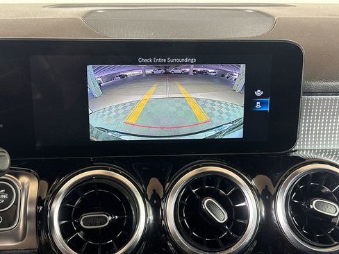 Used 2023 Mercedes-Benz GLB 250 image 30