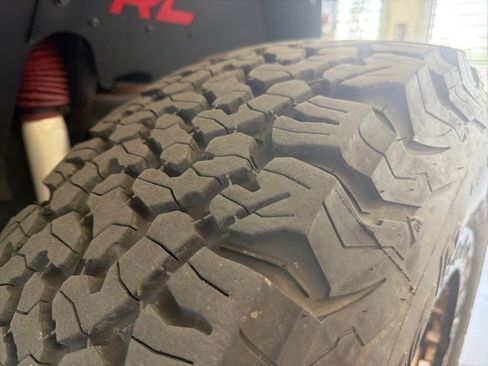 Used 2017 Jeep Wrangler Unlimited Rubicon AWD/4WD image 18