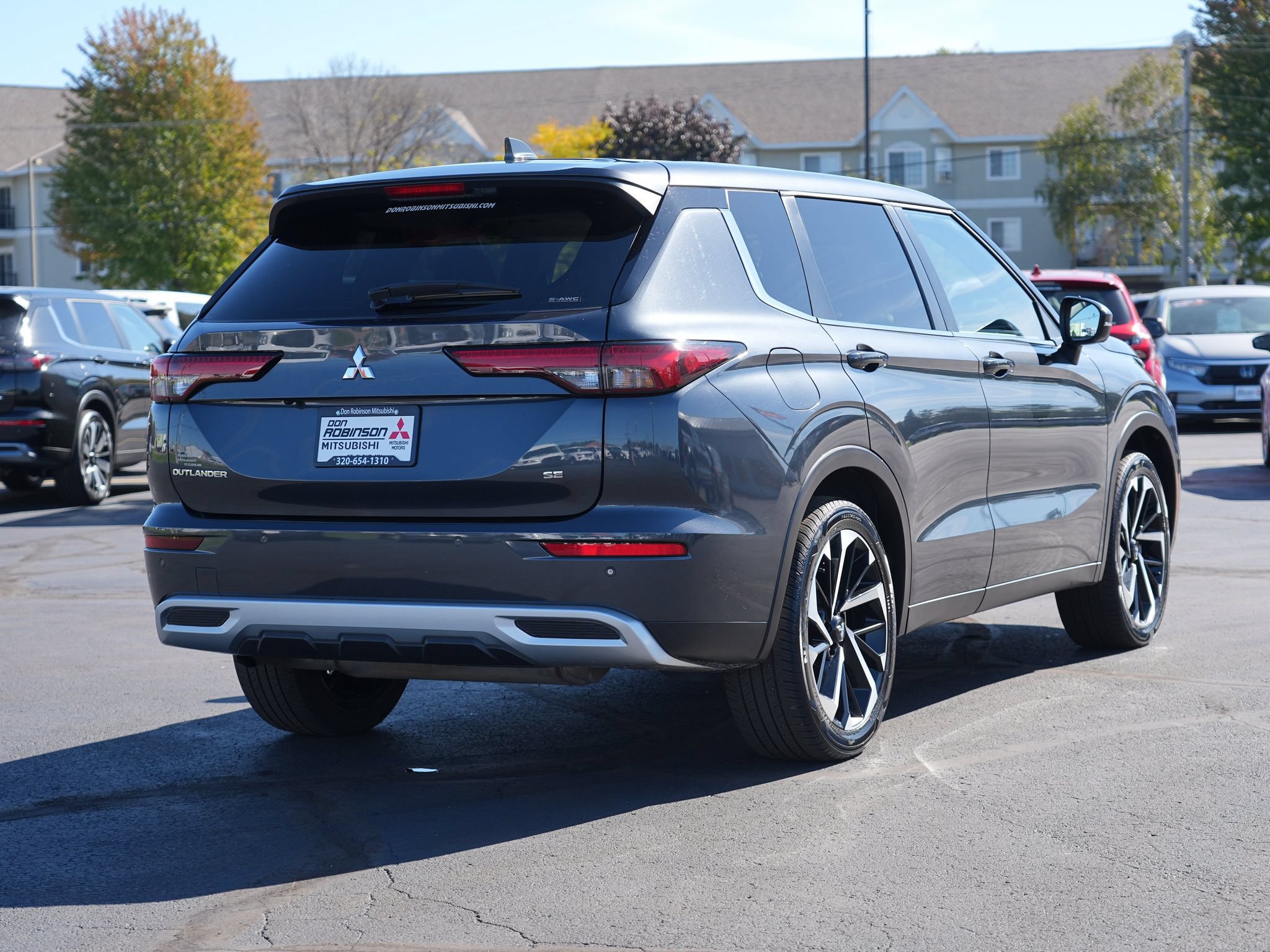 Used 2024 Mitsubishi Outlander SE AWD/4WD image 3