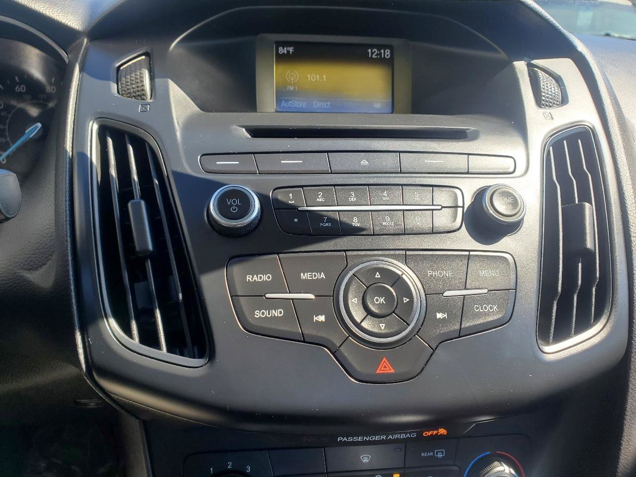 Used 2015 Ford Focus SE FWD image 19