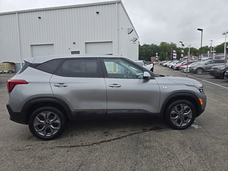 Used 2024 Kia Seltos LX AWD/4WD image 9
