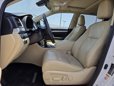 Used 2019 Toyota Highlander XLE FWD image 11