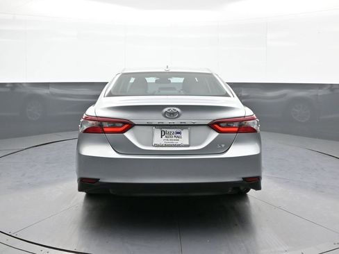 Used 2021 Toyota Camry LE image 7