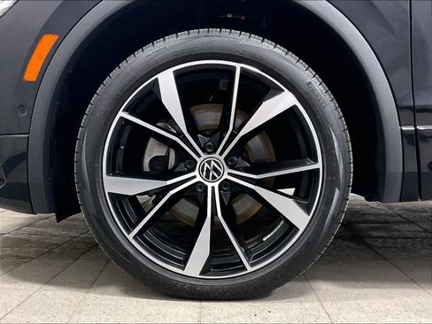 Used 2023 Volkswagen Tiguan SEL R-Line image 7