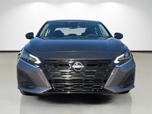 Used 2024 Nissan Altima 2.5 SV image 8